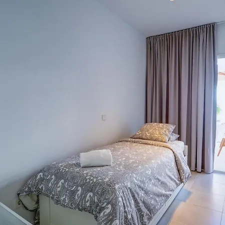 Camelot By Hello Homes Lägenhet